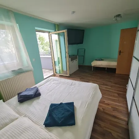 Terassenwohnung Mit Einbaukueche *
